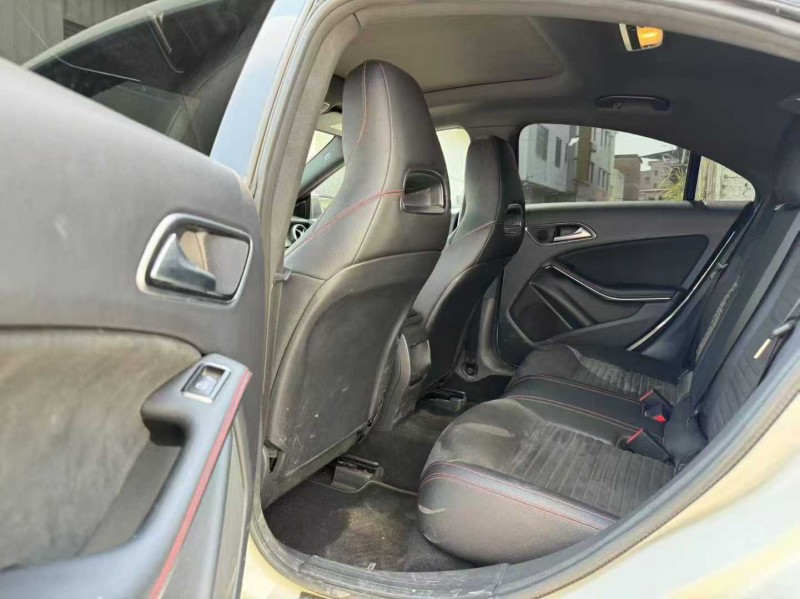 广州17年奔驰CLA7