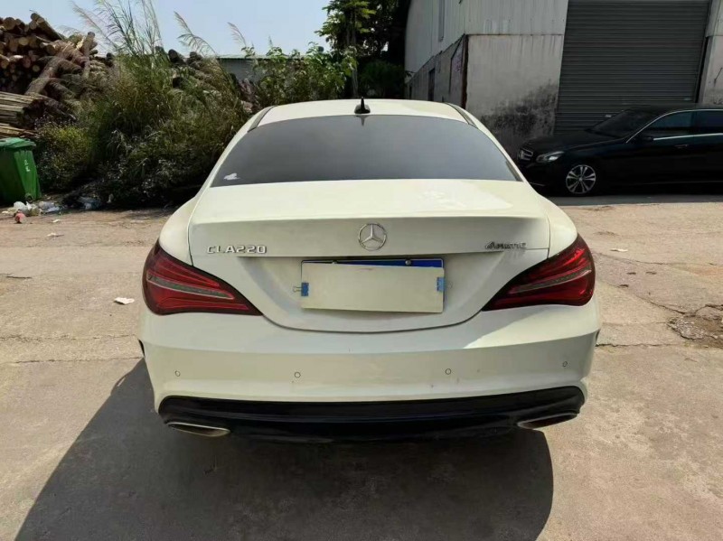 广州17年奔驰CLA8