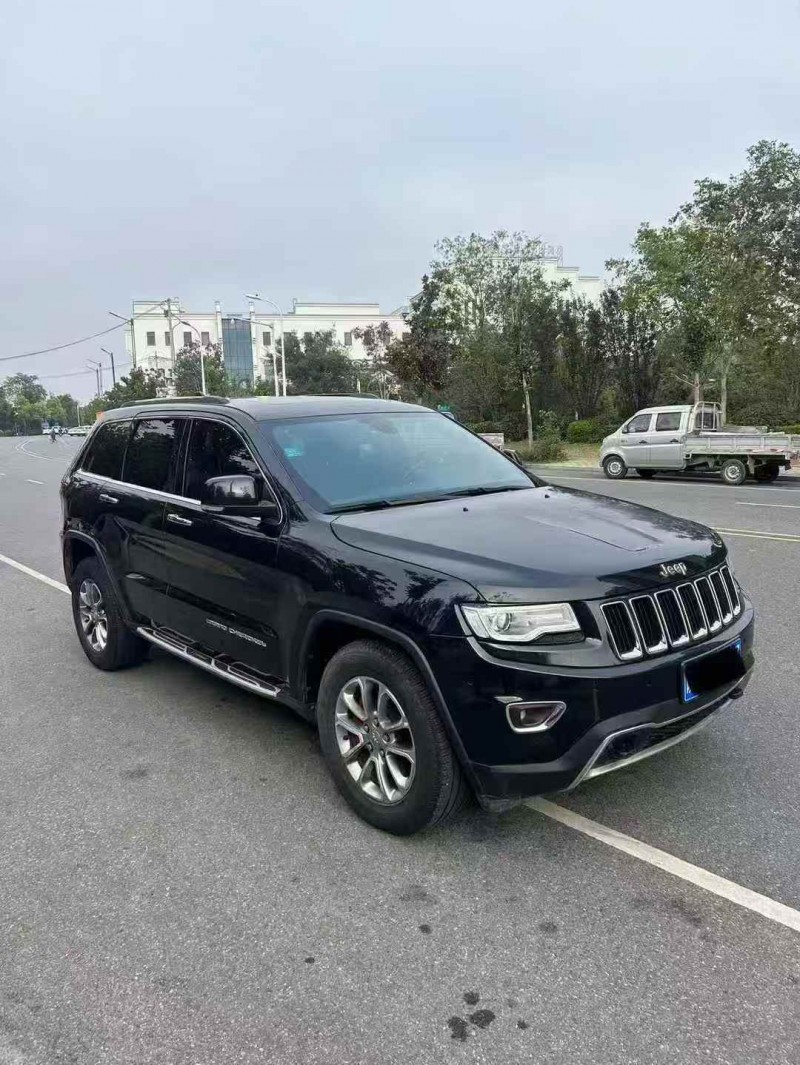 马鞍山17年Jeep大切诺基2