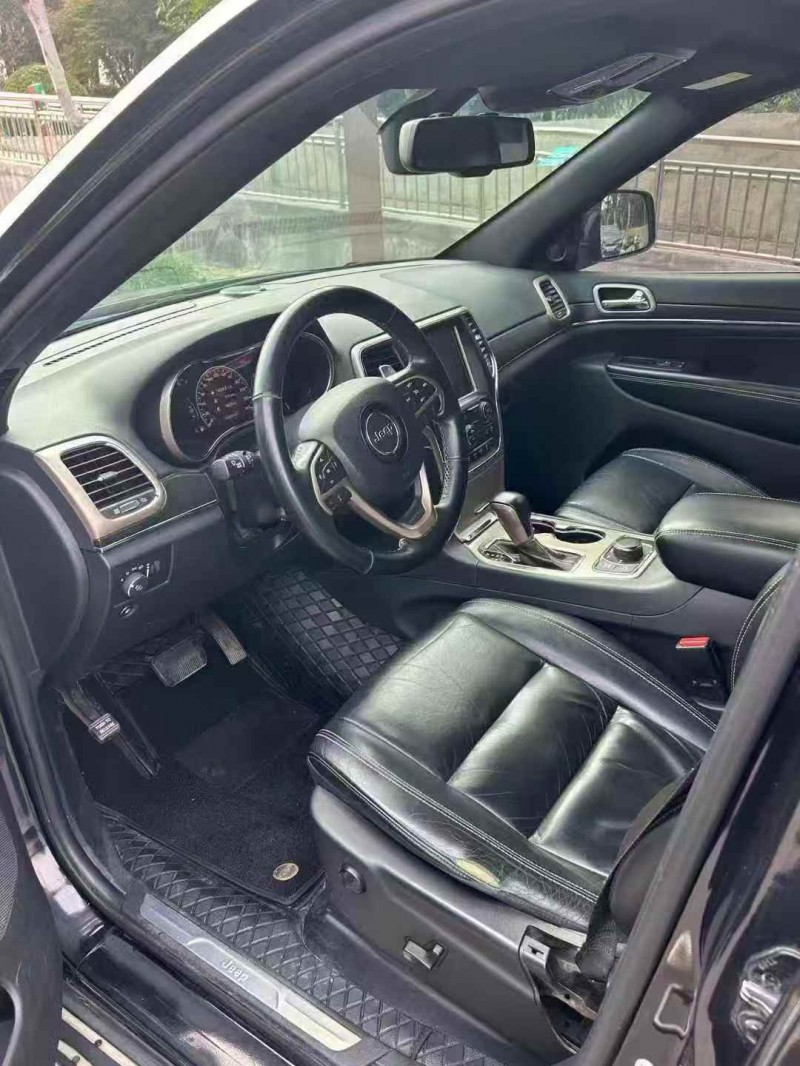 马鞍山17年Jeep大切诺基4