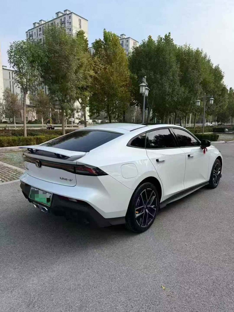 东营25年长安汽车UNI7