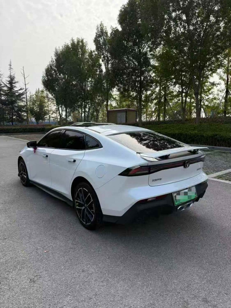 东营25年长安汽车UNI8