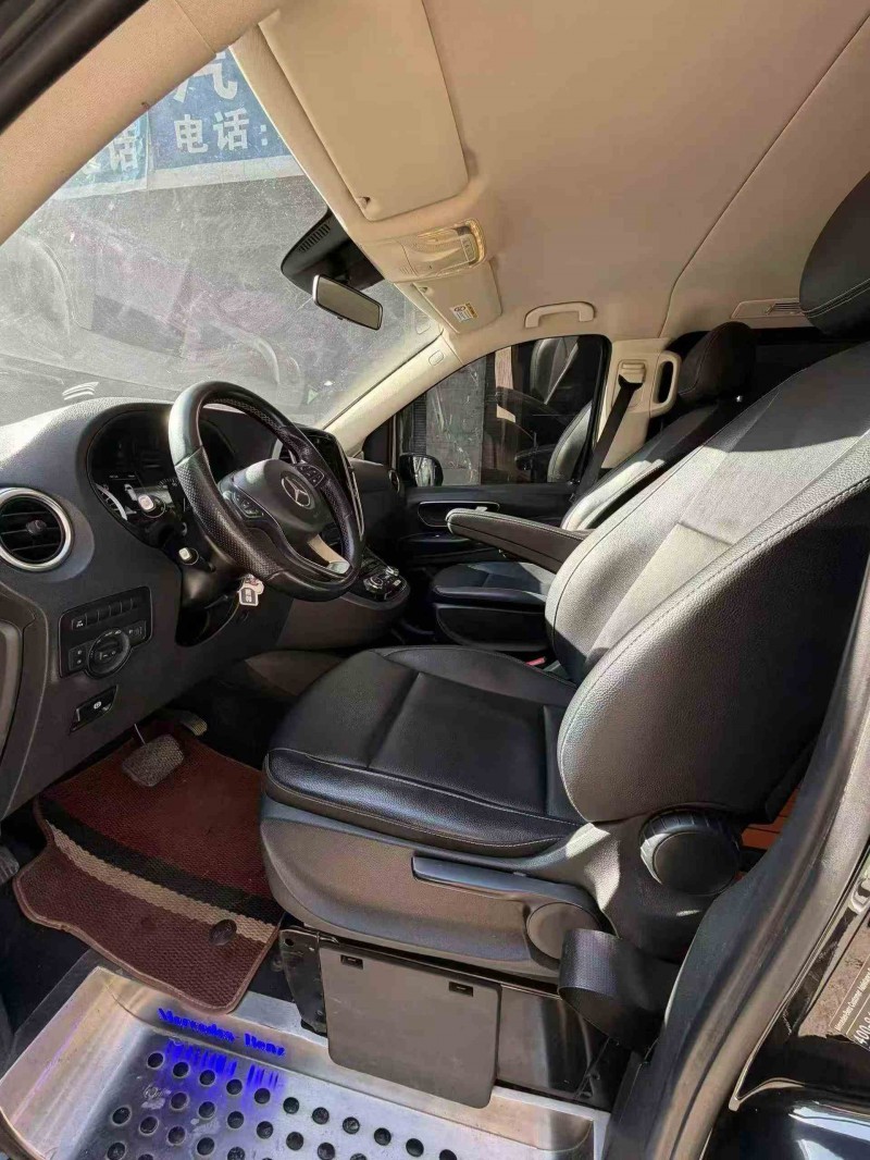 安顺18年奔驰威霆4