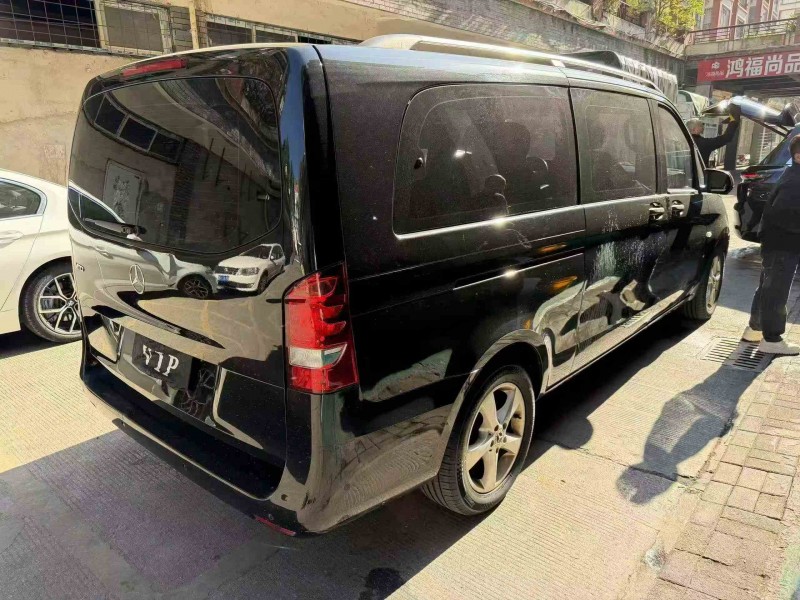 安顺18年奔驰威霆7