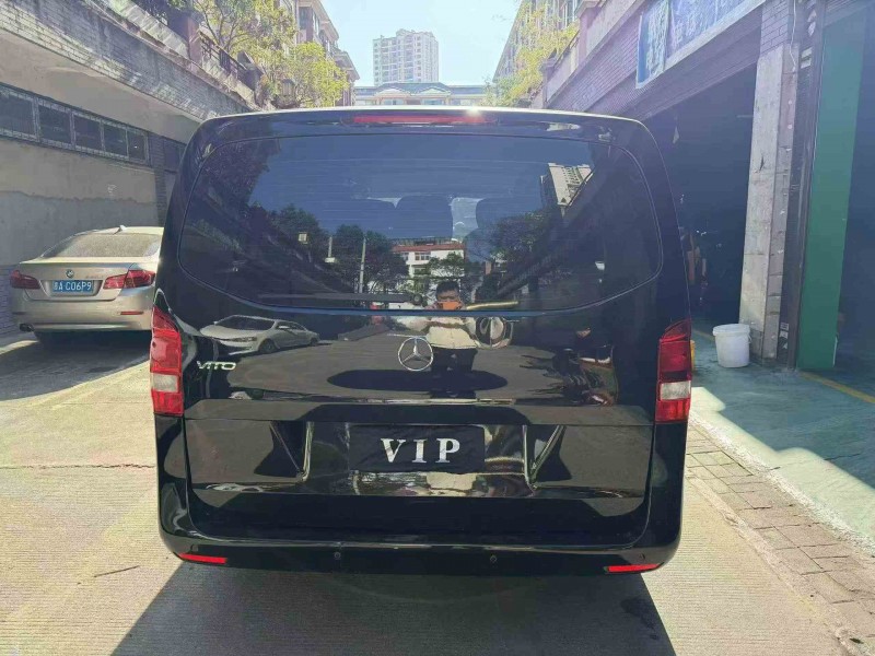 安顺18年奔驰威霆9