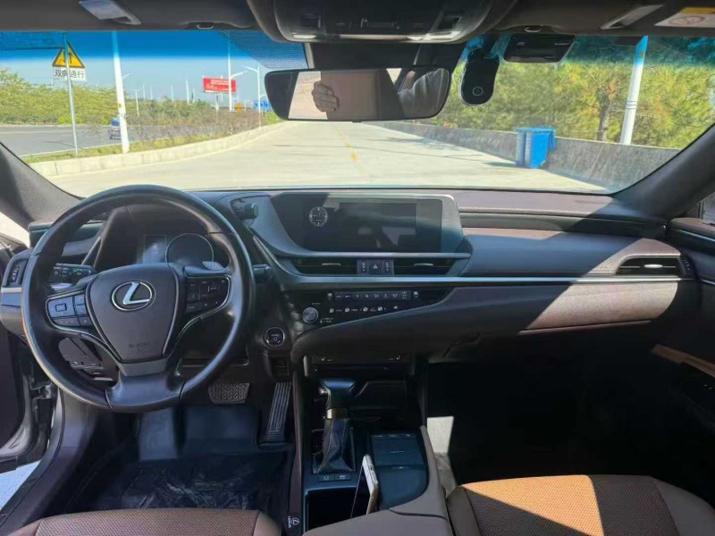 广州21年雷克萨斯ES4