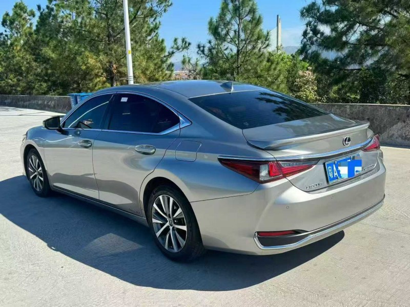 广州21年雷克萨斯ES9