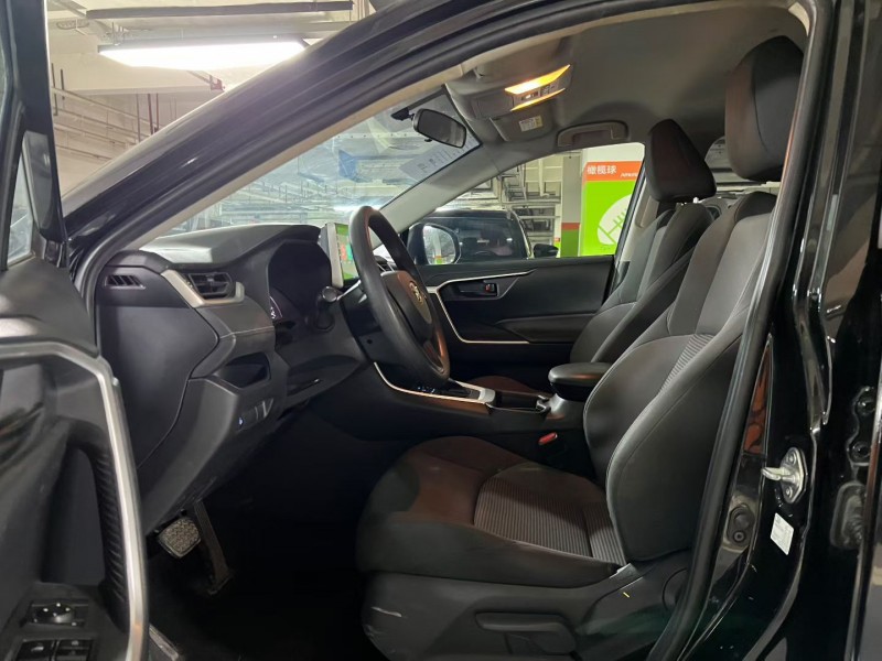 成都22年丰田威兰达4