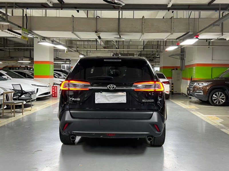 成都22年丰田威兰达7