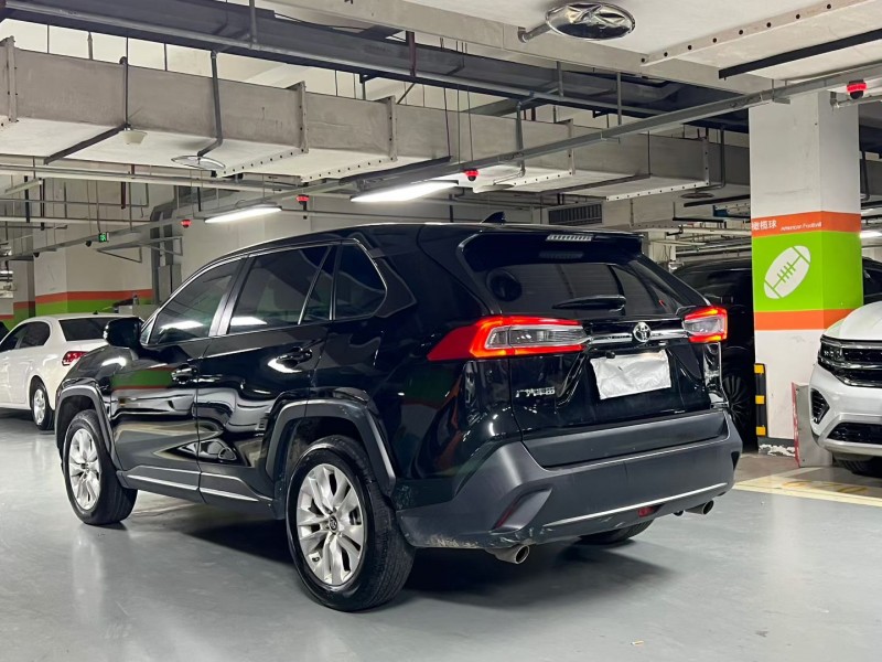 成都22年丰田威兰达8