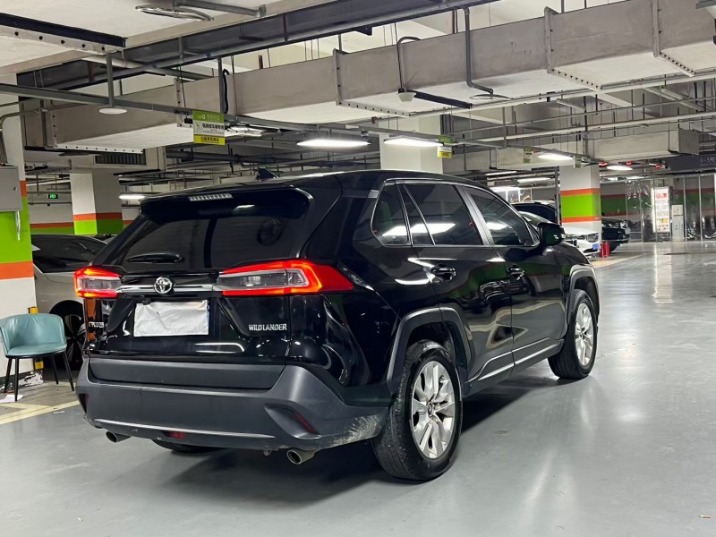 成都22年丰田威兰达9