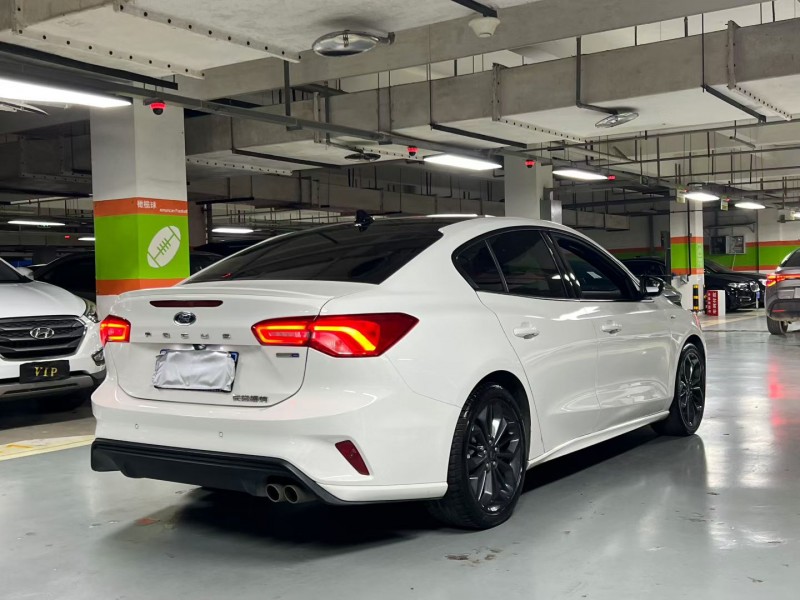 成都22年福特福克斯9