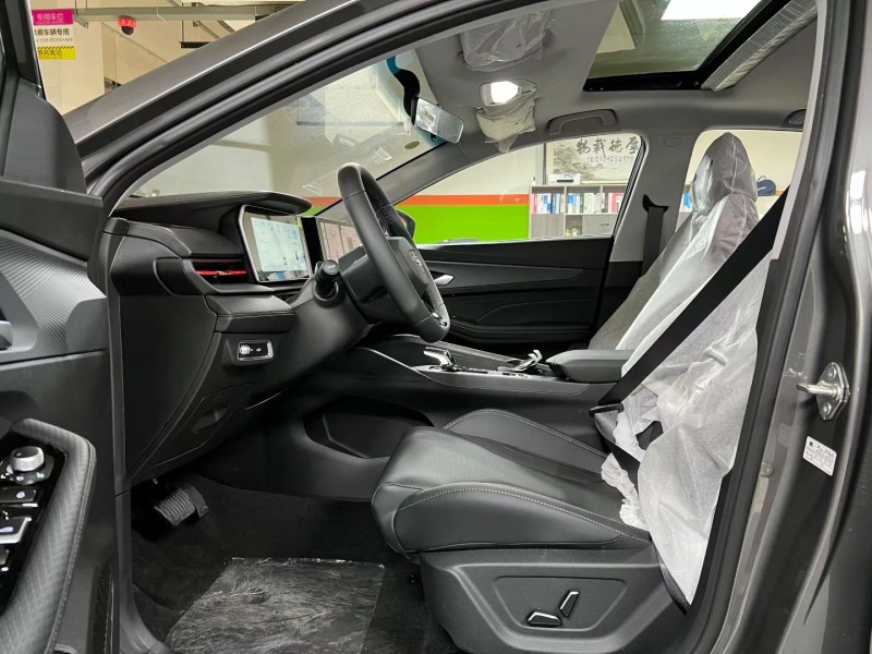 成都25年吉利缤瑞8