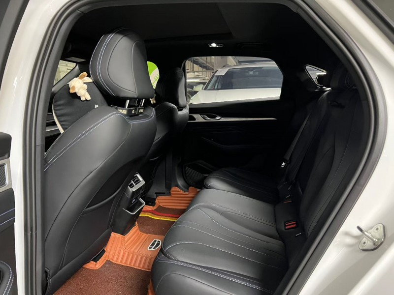 成都25年吉利星瑞5