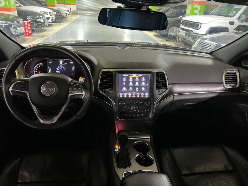 成都19年Jeep大切诺基4