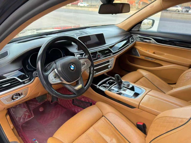 天津18年宝马7系4