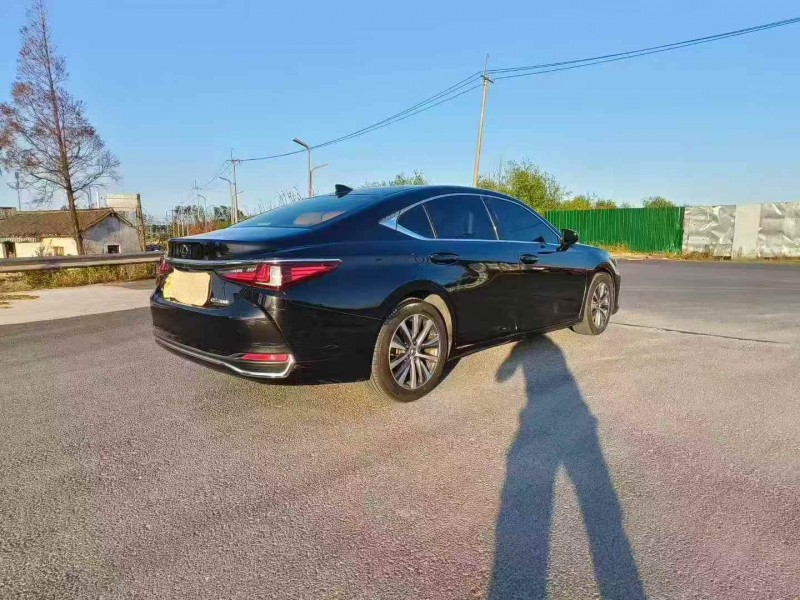 常州20年雷克萨斯ES8