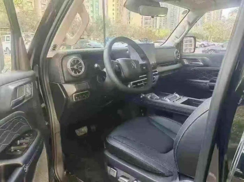 洛阳25年长城汽车坦克4