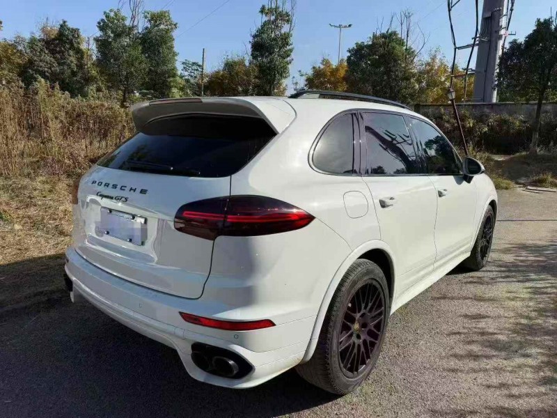 黄石16年保时捷卡宴8