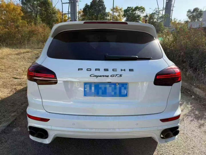 黄石16年保时捷卡宴9