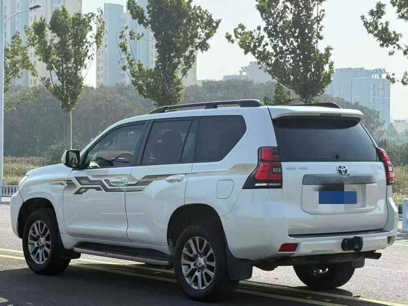 东营18年丰田普拉多7