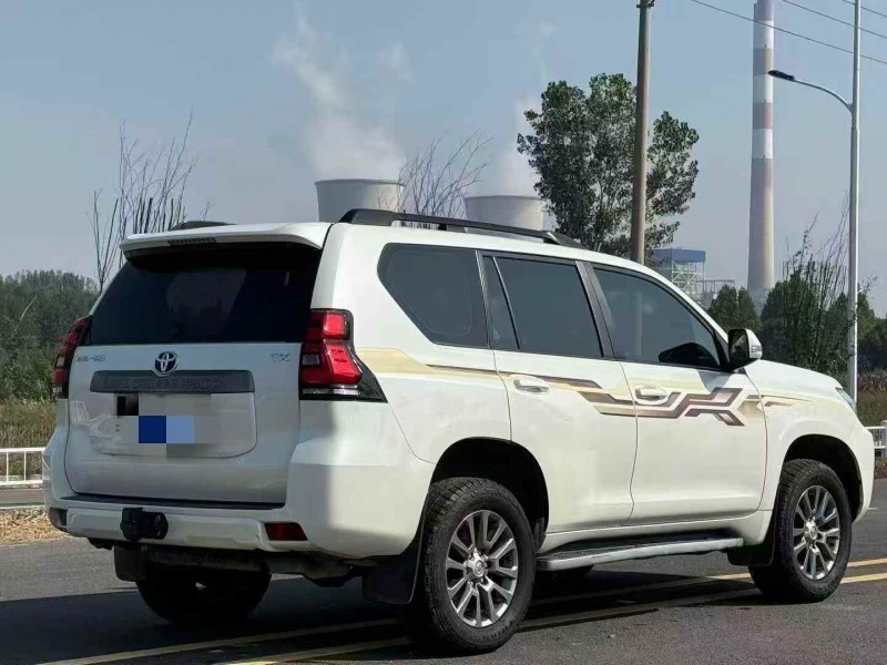 东营18年丰田普拉多8