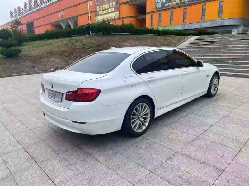 泰安13年宝马5系9