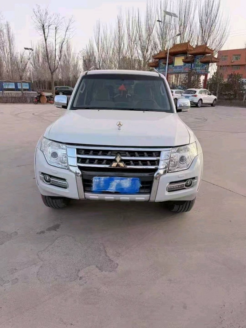 太原20年三菱帕杰罗1