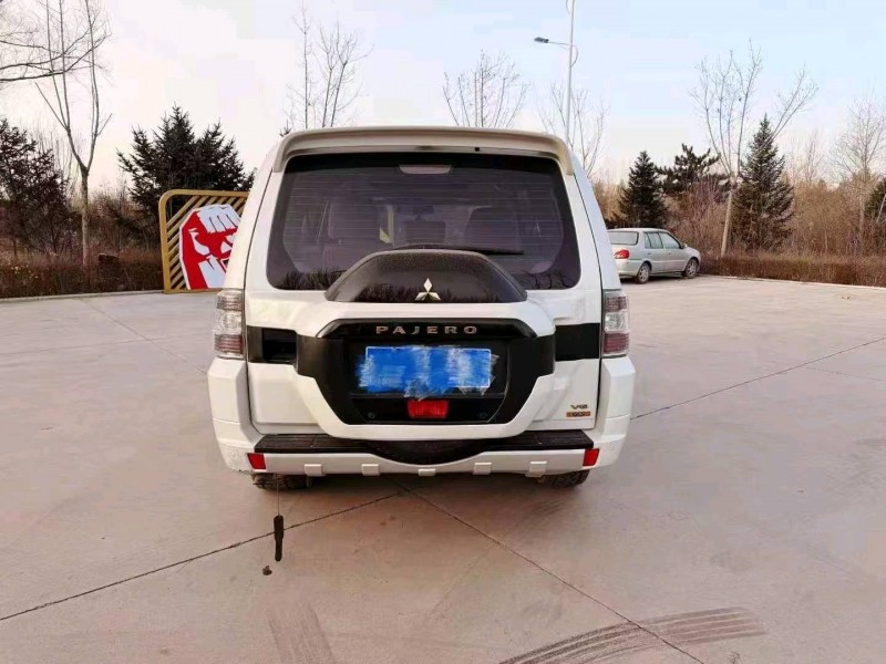 太原20年三菱帕杰罗3