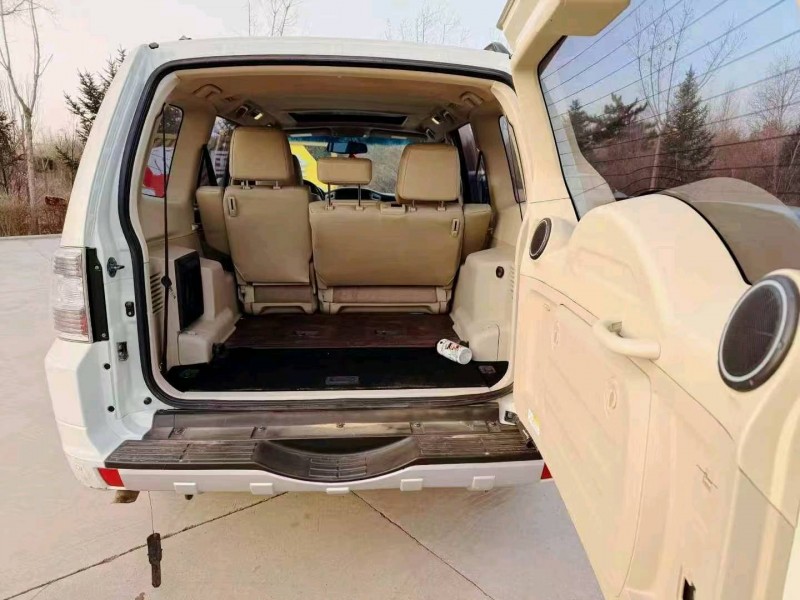 太原20年三菱帕杰罗5