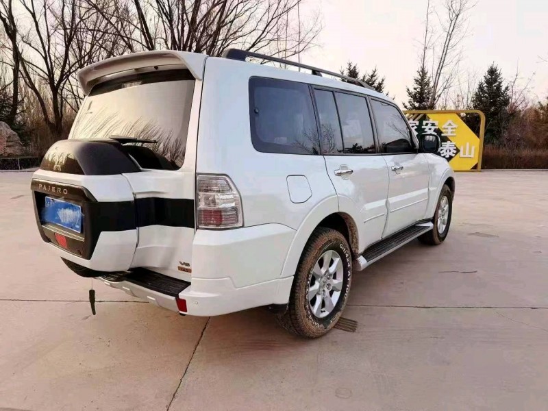 太原20年三菱帕杰罗6
