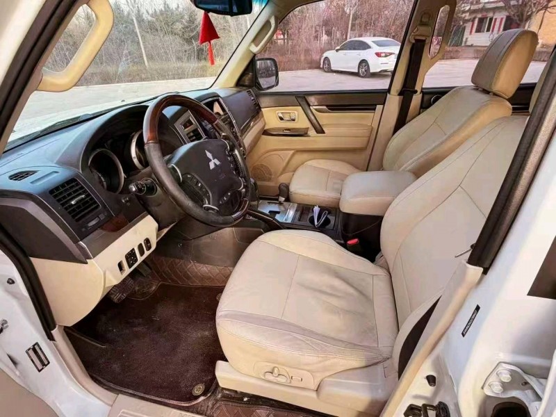 太原20年三菱帕杰罗7