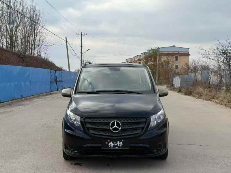 枣庄18年奔驰威霆1