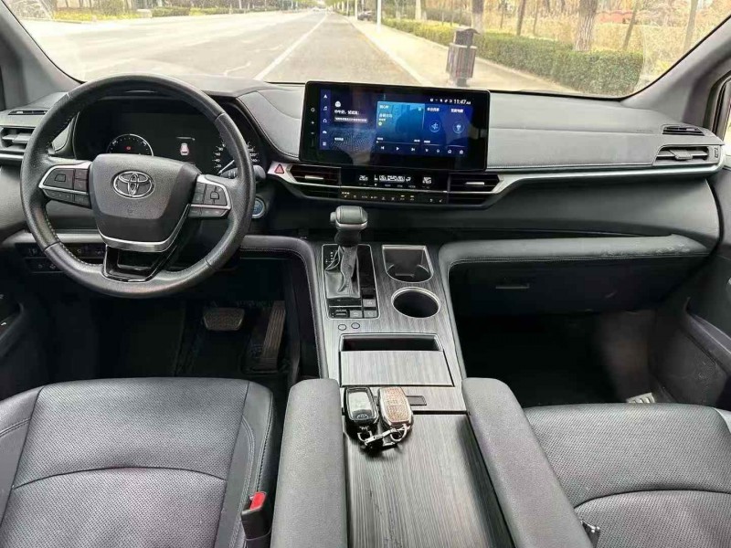 淄博24年丰田塞纳4