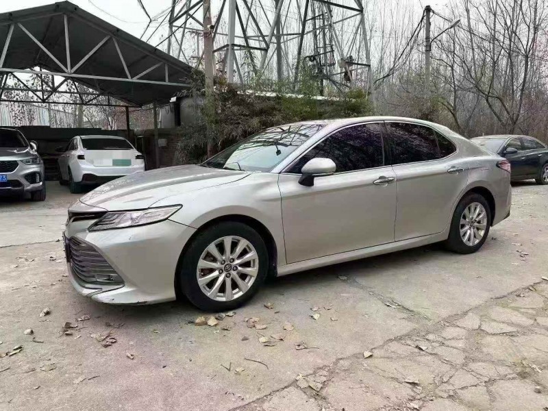 东营19年丰田凯美瑞3