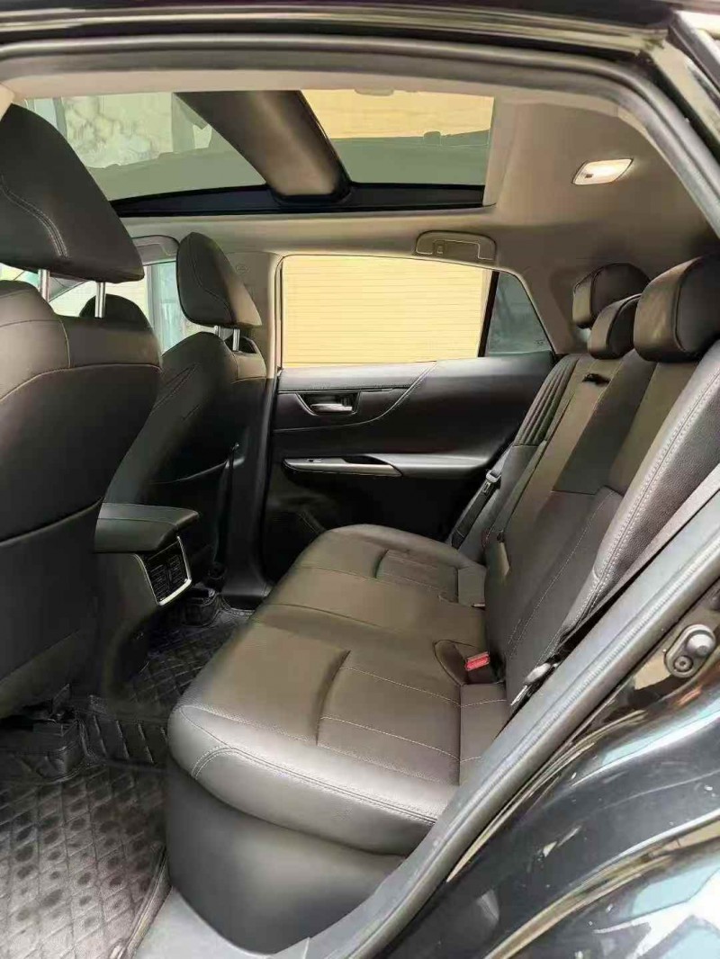 汕头22年丰田凌放5