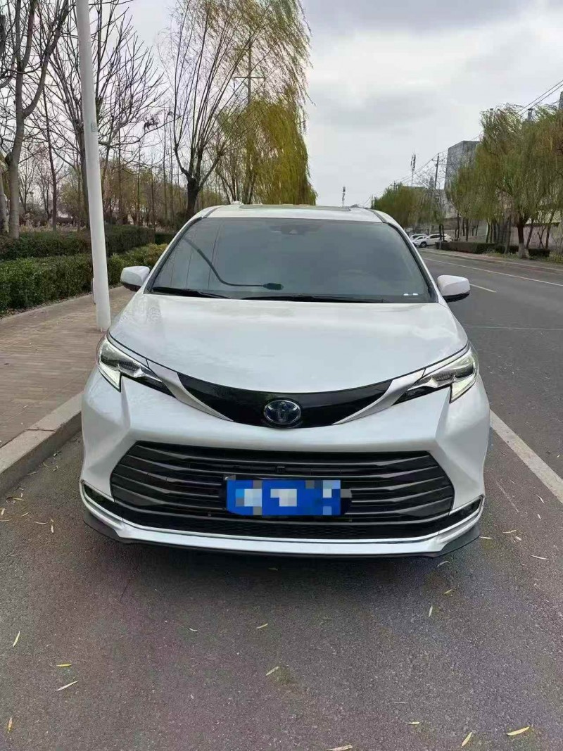 济南24年丰田塞纳1