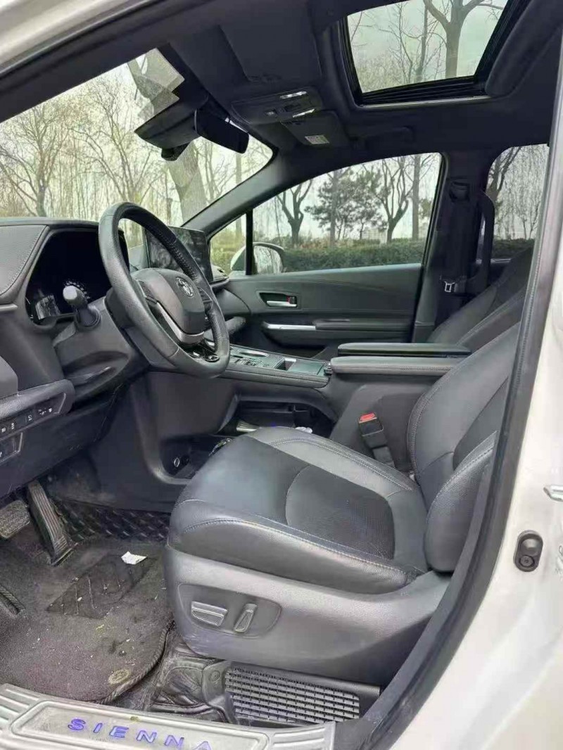 济南24年丰田塞纳4