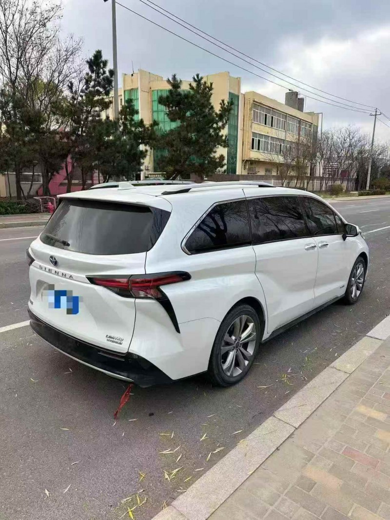 济南24年丰田塞纳8