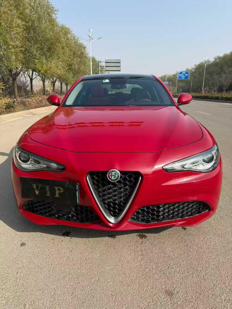 东营17年阿尔法·罗密欧Giulia1