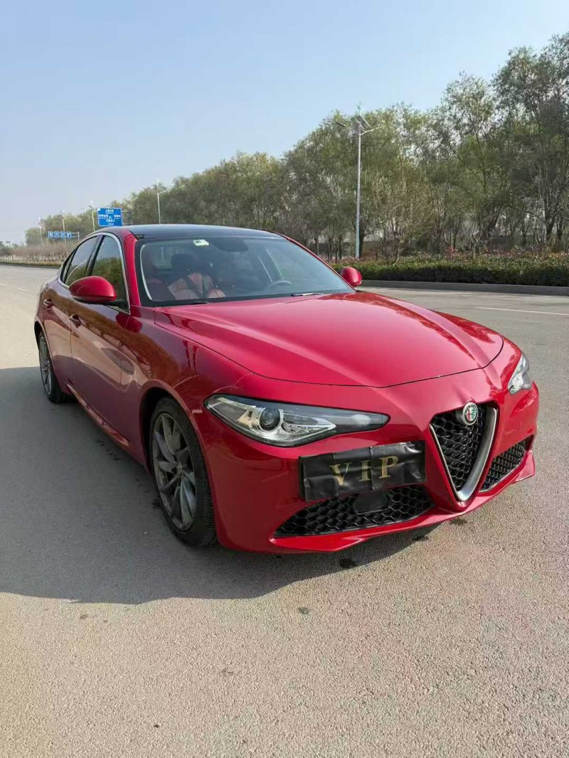 东营17年阿尔法·罗密欧Giulia2