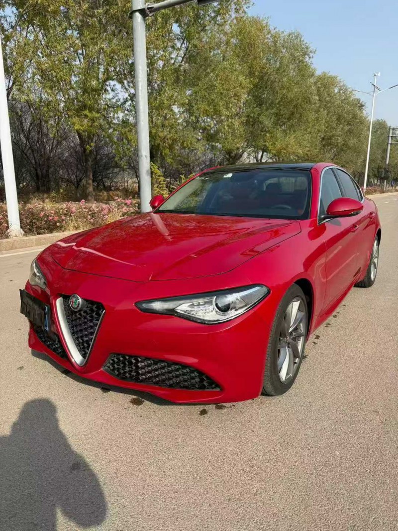 东营17年阿尔法·罗密欧Giulia3
