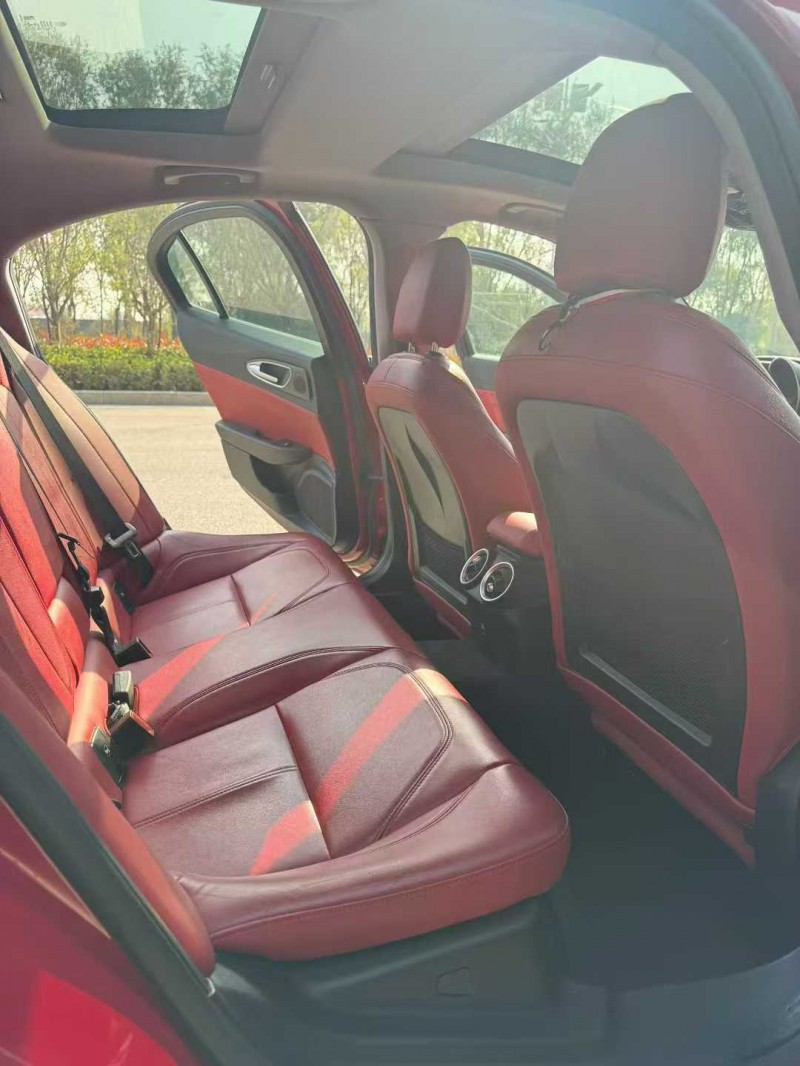 东营17年阿尔法·罗密欧Giulia5