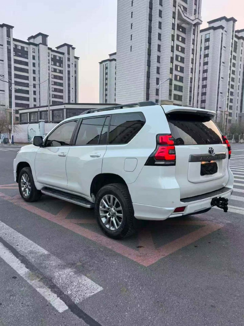 唐山19年丰田普拉多8