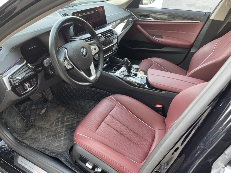 济宁21年宝马5系8