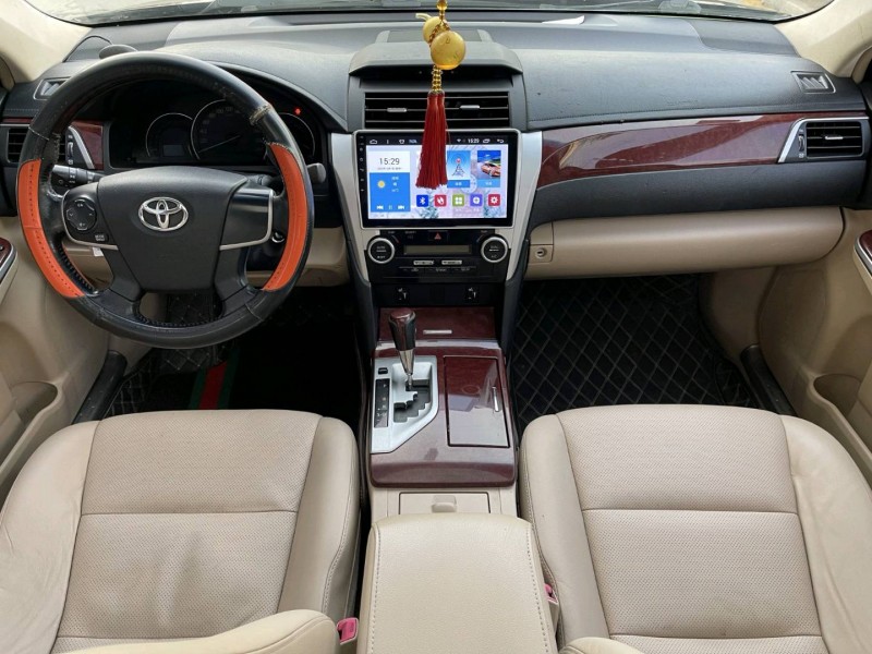 济宁15年丰田凯美瑞5