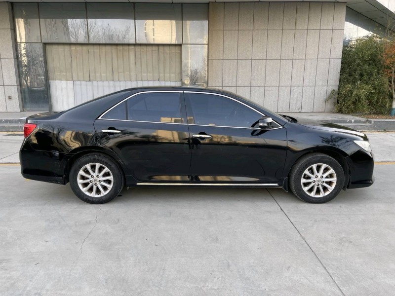 济宁15年丰田凯美瑞8