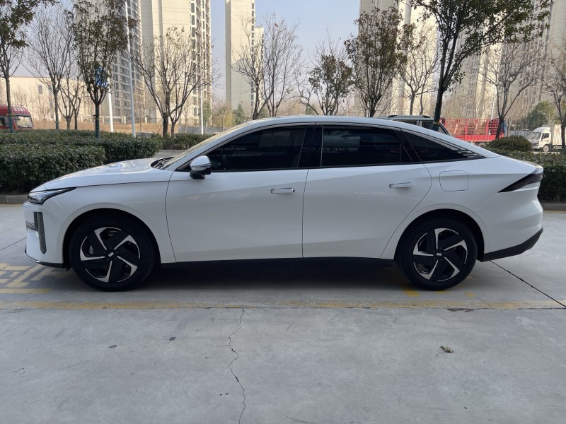 济宁24年吉利银河7