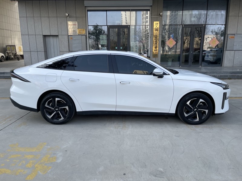 济宁24年吉利银河8