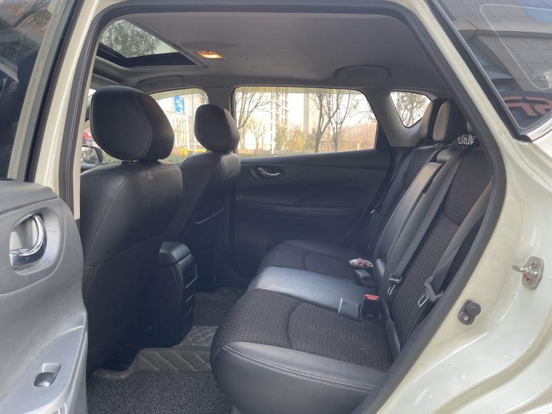 济宁17年日产骐达5